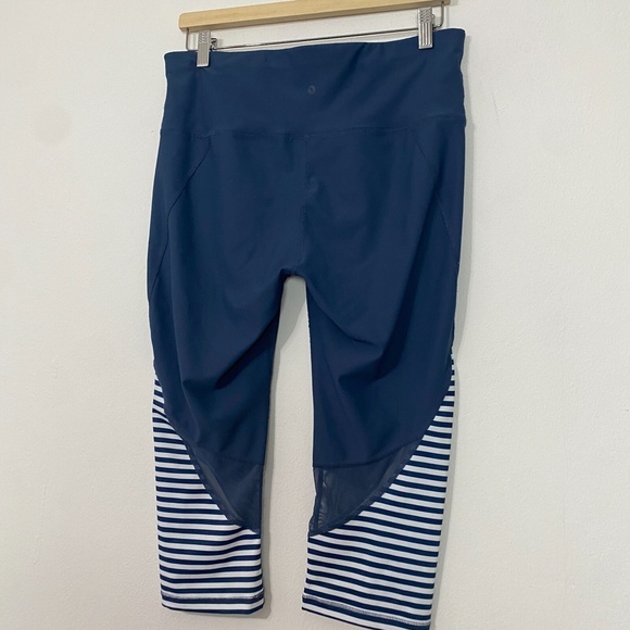Xersion Women's Fitted Capri Legging Size Large Slate Blue & White Striped - Picture 6 of 7